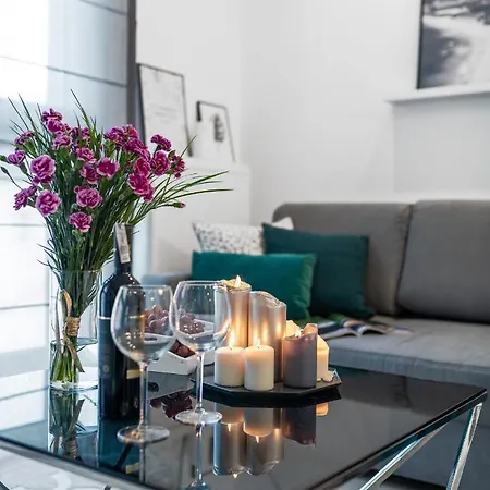 Apartment Chlodna P&o Serviced