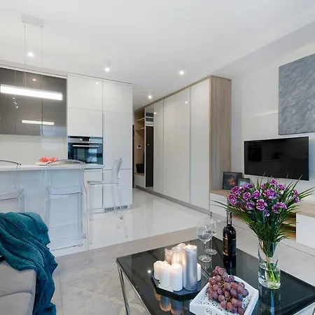 Chlodna P&o Serviced Apartment